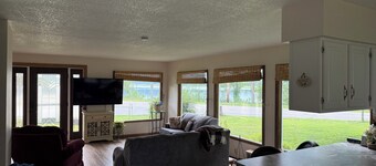 Cozy 2-bedroom cabin in charming Buffalo City with AC