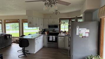 Micro-ondes, four, plaque de cuisson, lave-vaisselle