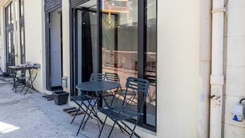 Apartment | Outdoor dining