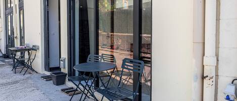 Apartment | Outdoor dining