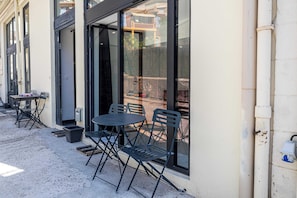 Apartment | Outdoor dining