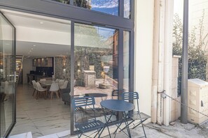Apartment | Outdoor dining