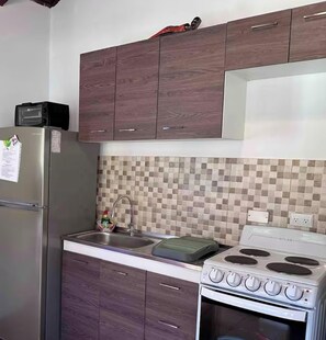 Microwave, oven, stovetop - Lovely villa with AC in Playa Potrero, Guanacaste. Enjoy nature and the beach (Playa Potrero, Santa Cruz)