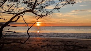 Beach - Lovely villa with AC in Playa Potrero, Guanacaste. Enjoy nature and the beach (Playa Potrero, Santa Cruz)