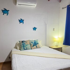 1 bedroom, internet, bed sheets - Lovely villa with AC in Playa Potrero, Guanacaste. Enjoy nature and the beach (Playa Potrero, Santa Cruz)