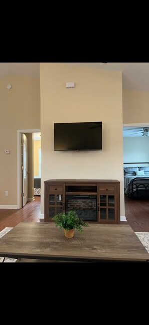 3 室のベッドルーム、アイロン / アイロン台、WiFi、ベッドシーツ