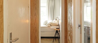 Bright City Retreat near Center & RAI" with perfect WIFI