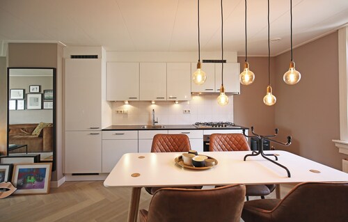 Bright City Retreat near Center & RAI" with perfect WIFI