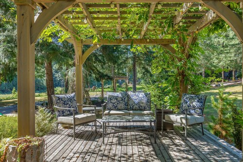 The Forest Estate Cabin in Mount Vernon WA