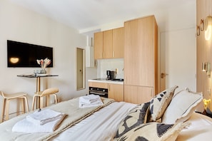 Appartement | 1 slaapkamer, een laptopwerkplek, een strijkplank/strijkijzer