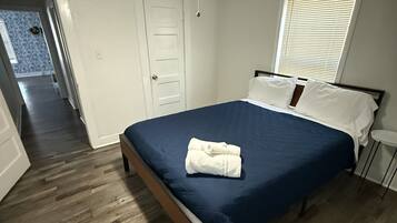 1 多间卧室、熨斗/熨衣板、WiFi、床单