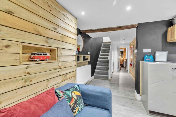 Apartment | 2 bedrooms - Grafton Woodshack By My Getaways (Brighton)