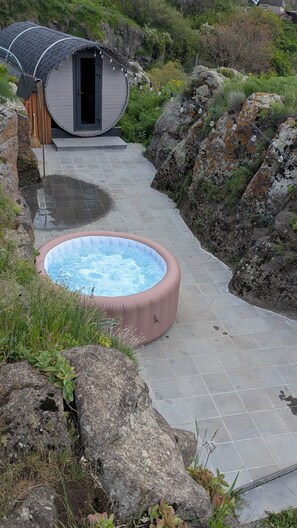 Outdoor spa tub - River Home Villa  (Kaghsi)
