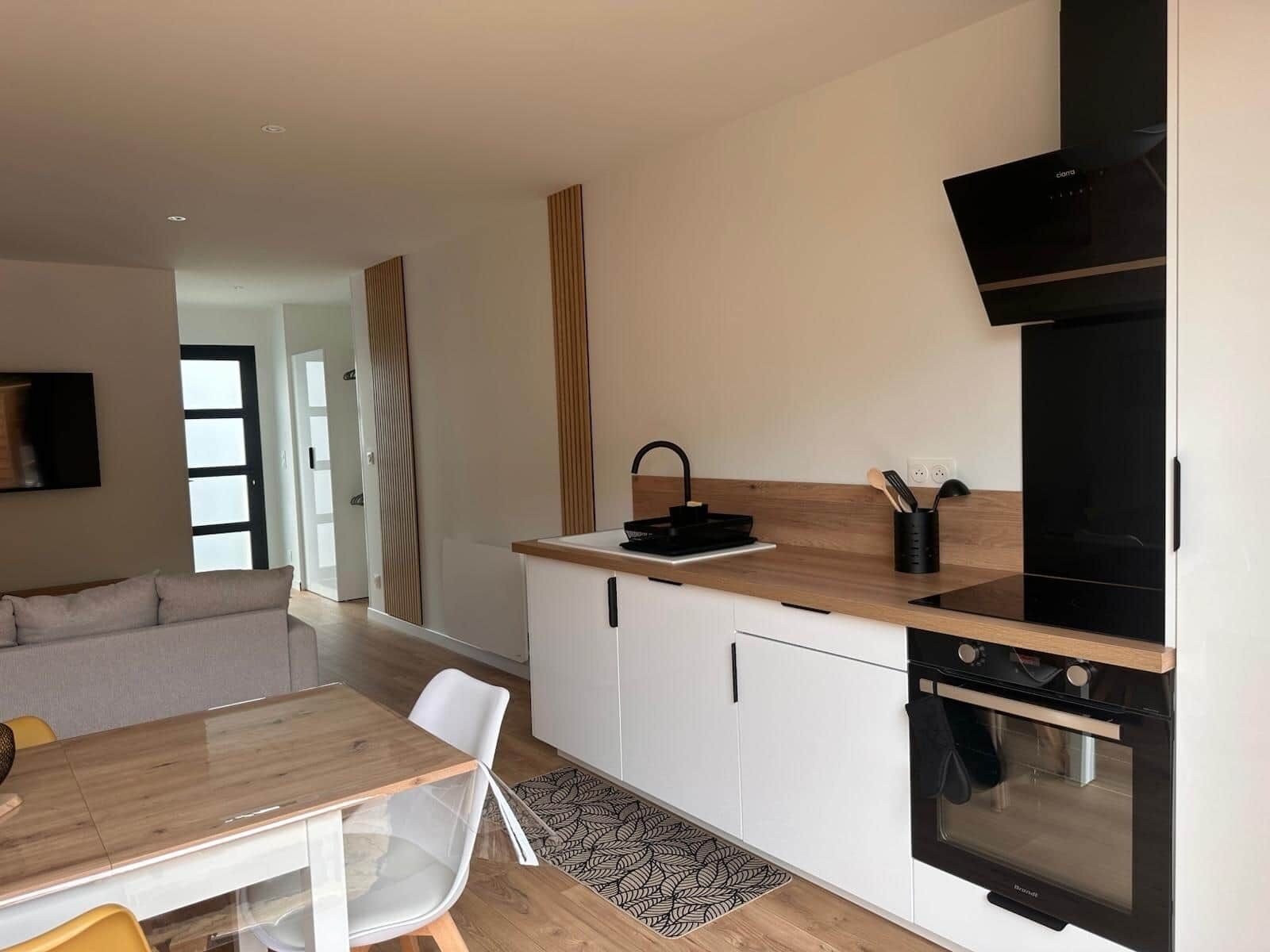 Réfrigérateur, micro-ondes, four, lave-vaisselle