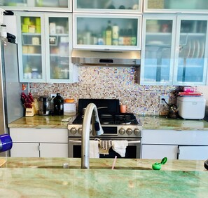 Fridge, microwave, oven, stovetop