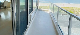OCEANFRONT 2BR LUXURY CONDO WITH BALCONY-RITZ CARLTON STYLE! Pool,Sauna,Parking