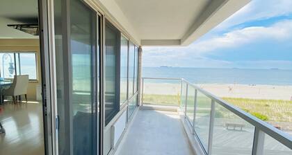 OCEANFRONT 2BR LUXURY CONDO WITH BALCONY-RITZ CARLTON STYLE! Pool,Sauna,Parking