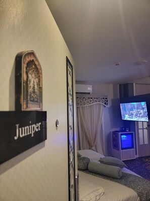 Doppia Superior, balcone, vista montagna | Una cassaforte in camera, una scrivania, postazione laptop