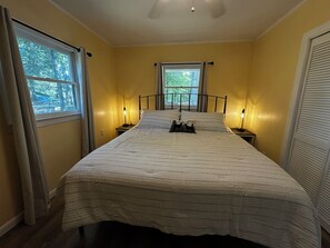 3 bedrooms, iron/ironing board, free WiFi, bed sheets