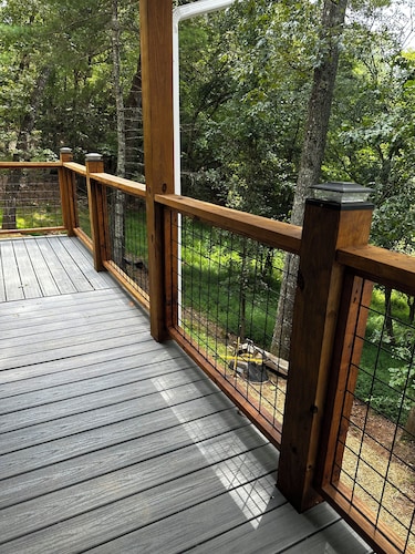 Peaceful log cabin in charming Franklin near Smokies, Nantahala, & Trails