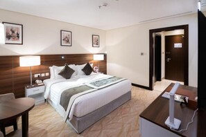 Minibar, coffres-forts dans les chambres, rideaux occultants