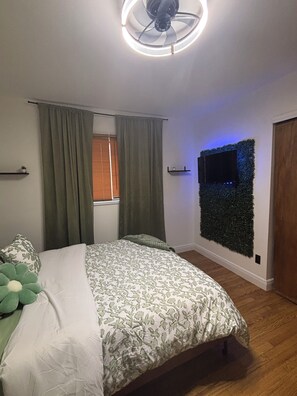 3 bedrooms, iron/ironing board, WiFi, bed sheets - Mary’s Ranch Retreat! Your Home away from Home! (Atlanta)