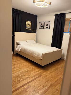 3 bedrooms, iron/ironing board, WiFi, bed sheets