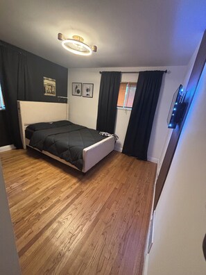 3 bedrooms, iron/ironing board, WiFi, bed sheets - Mary’s Ranch Retreat! Your Home away from Home! (Atlanta)