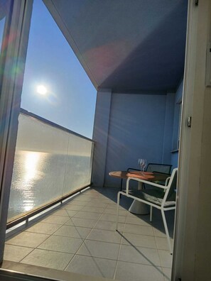 Outdoor dining - Spa & Jacuzzi in front of the sea (San Javier)