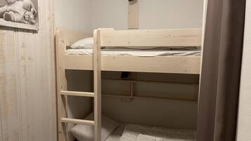 WiFi, bed sheets