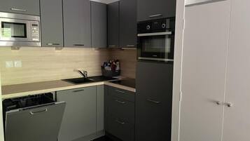 Fridge, microwave, oven, dishwasher