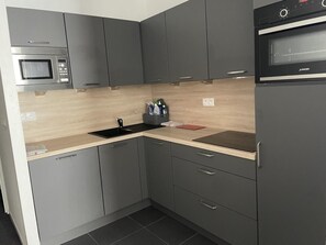 Réfrigérateur, micro-ondes, four, lave-vaisselle