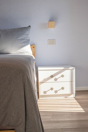 Room, 1 Queen Bed, Bay View | Premium bedding, down comforters, memory foam beds, blackout drapes