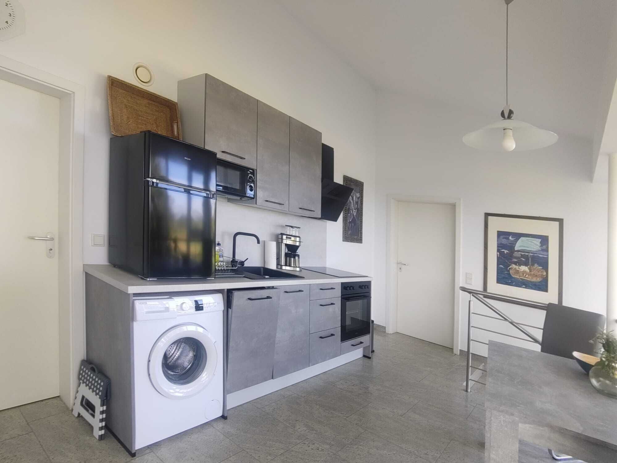 Microondas, horno, parrilla de estufa y lavavajillas 