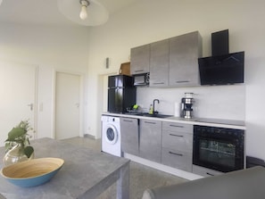 Microwave, oven, stovetop, dishwasher