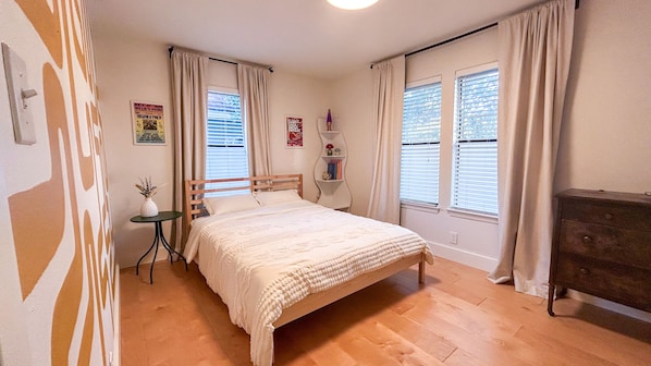 3 bedrooms, desk, free WiFi, bed sheets