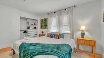 3 bedrooms, desk, travel crib, free WiFi