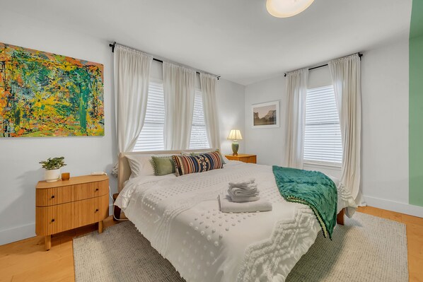 3 bedrooms, desk, travel cot, free WiFi