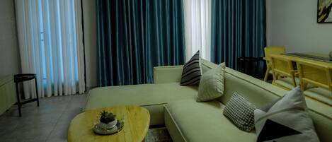 Appartement Deluxe, balcon | Coin séjour