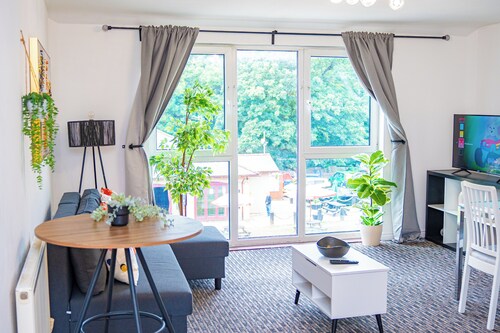 Luxury 2BED Apartment near Cardiff City Center| Fast WI-FI