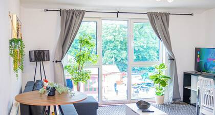 Luxury 2BED Apartment near Cardiff City Center| Fast WI-FI