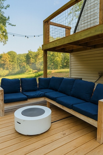 Cozy A-Frame Retreat by Beaver Lake, Minutes from Downtown Rogers