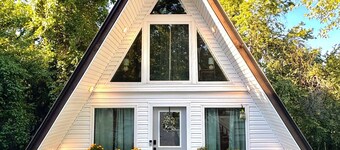 Cozy A-Frame Retreat by Beaver Lake, Minutes from Downtown Rogers