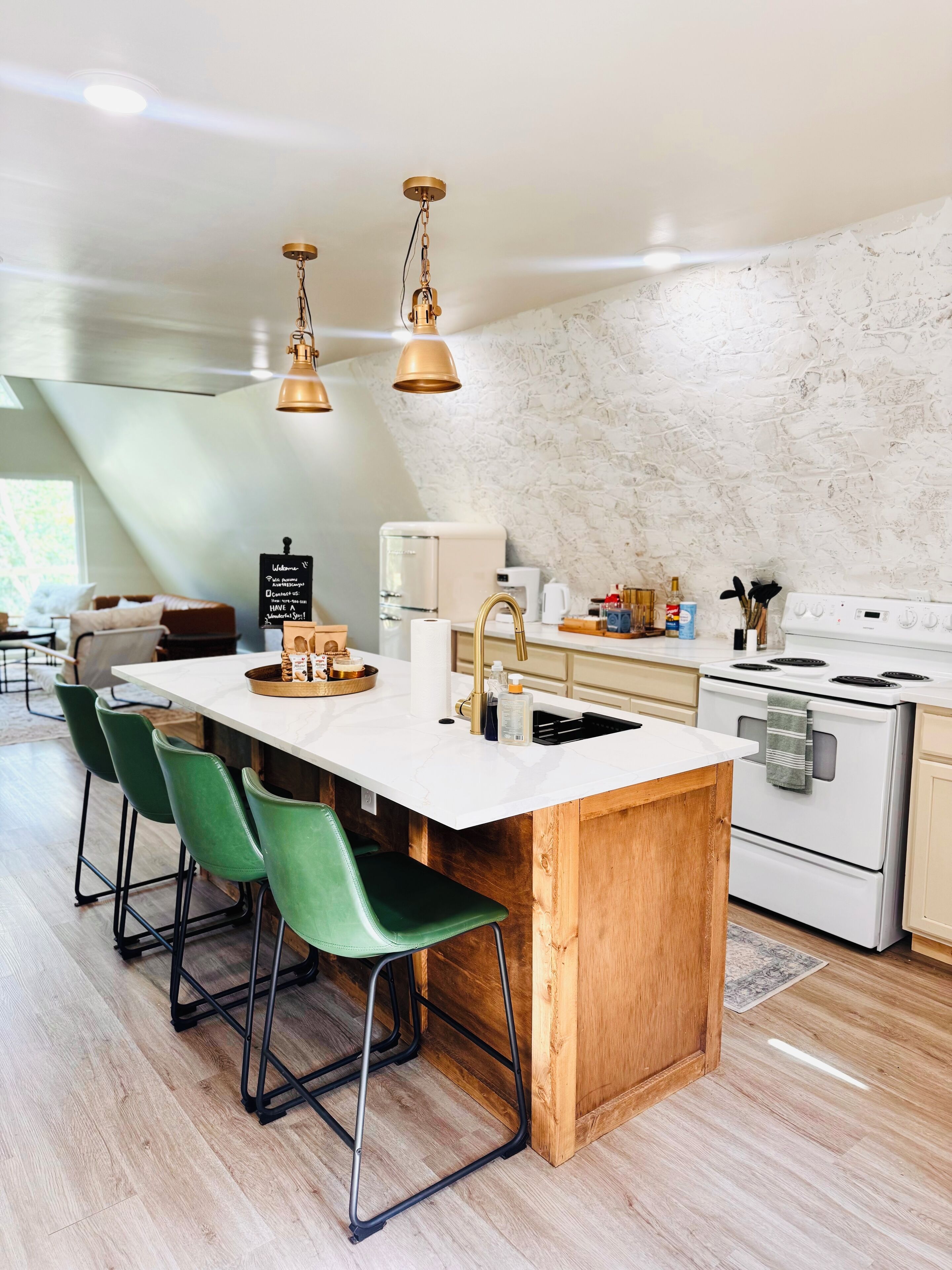 Mikrovågsugn, ugn, spishäll och diskmaskin