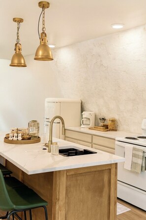 Mikrowelle, Ofen, Herdplatte, Geschirrspüler