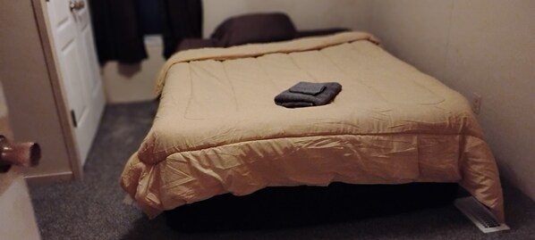 3 slaapkamers, een strijkplank/strijkijzer, wifi, beddengoed
