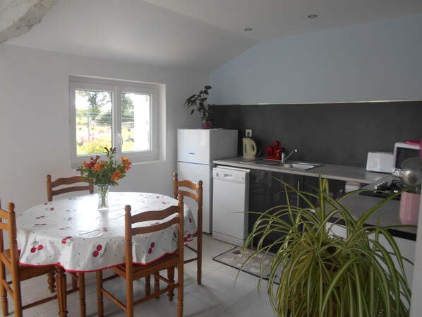 Micro-ondes, four, plaque de cuisson, lave-vaisselle