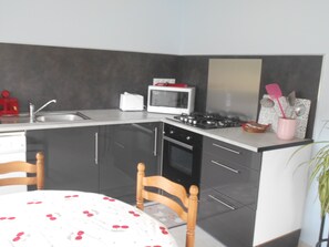 Micro-ondes, four, plaque de cuisson, lave-vaisselle