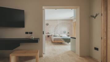 1 bedroom, in-room safe, desk, iron/ironing board