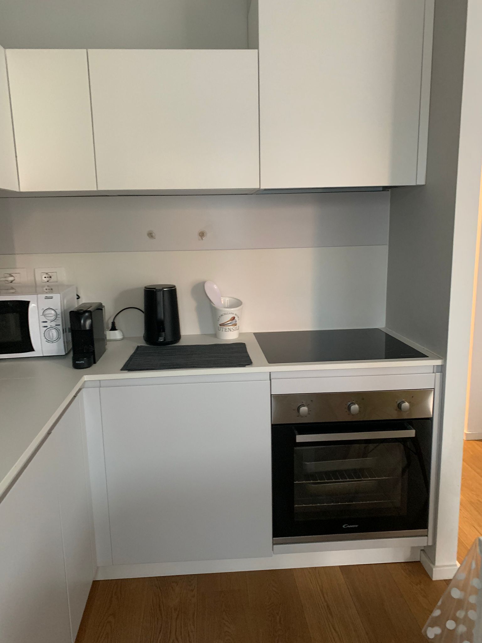 Mikrowelle, Ofen, Herdplatte, Geschirrspüler